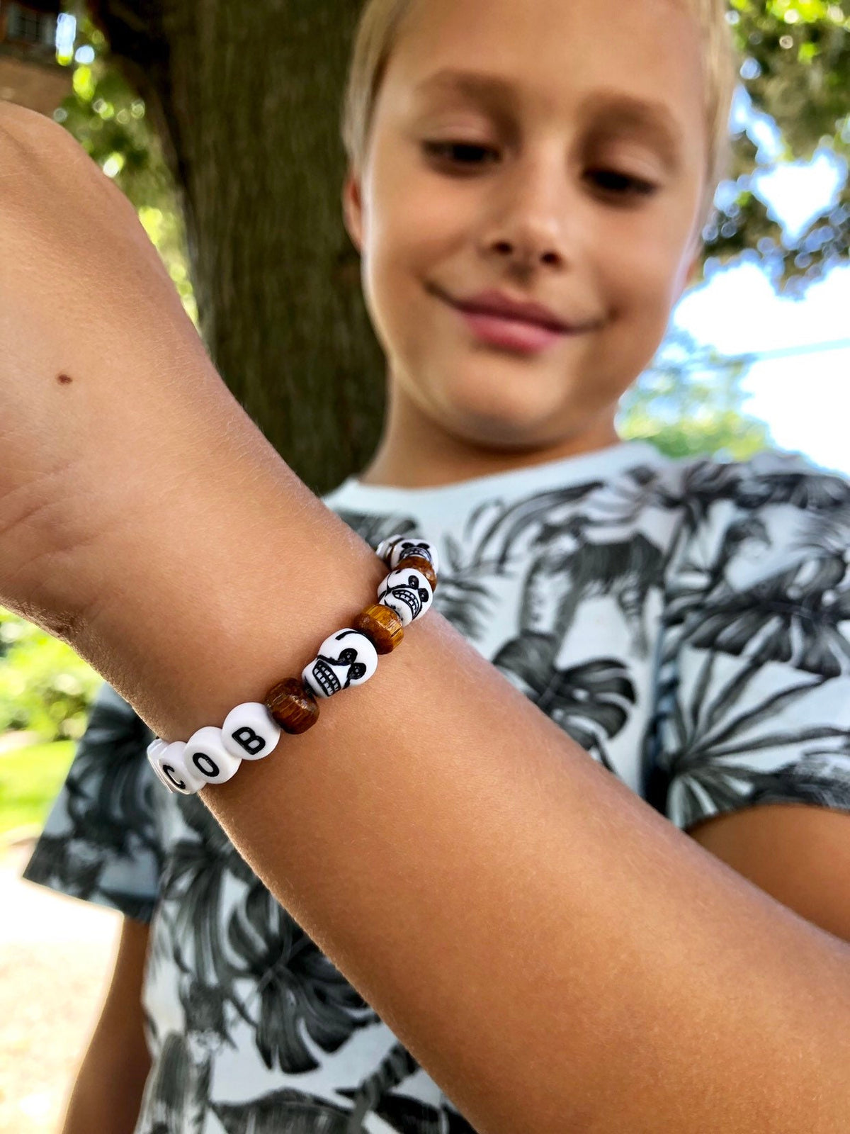 Personalized Skull Bracelet for Boys | Custom Name Halloween Bracelet | Gothic Toddler Bracelet | Spooky Party Favor | Skull Bead Jewelry